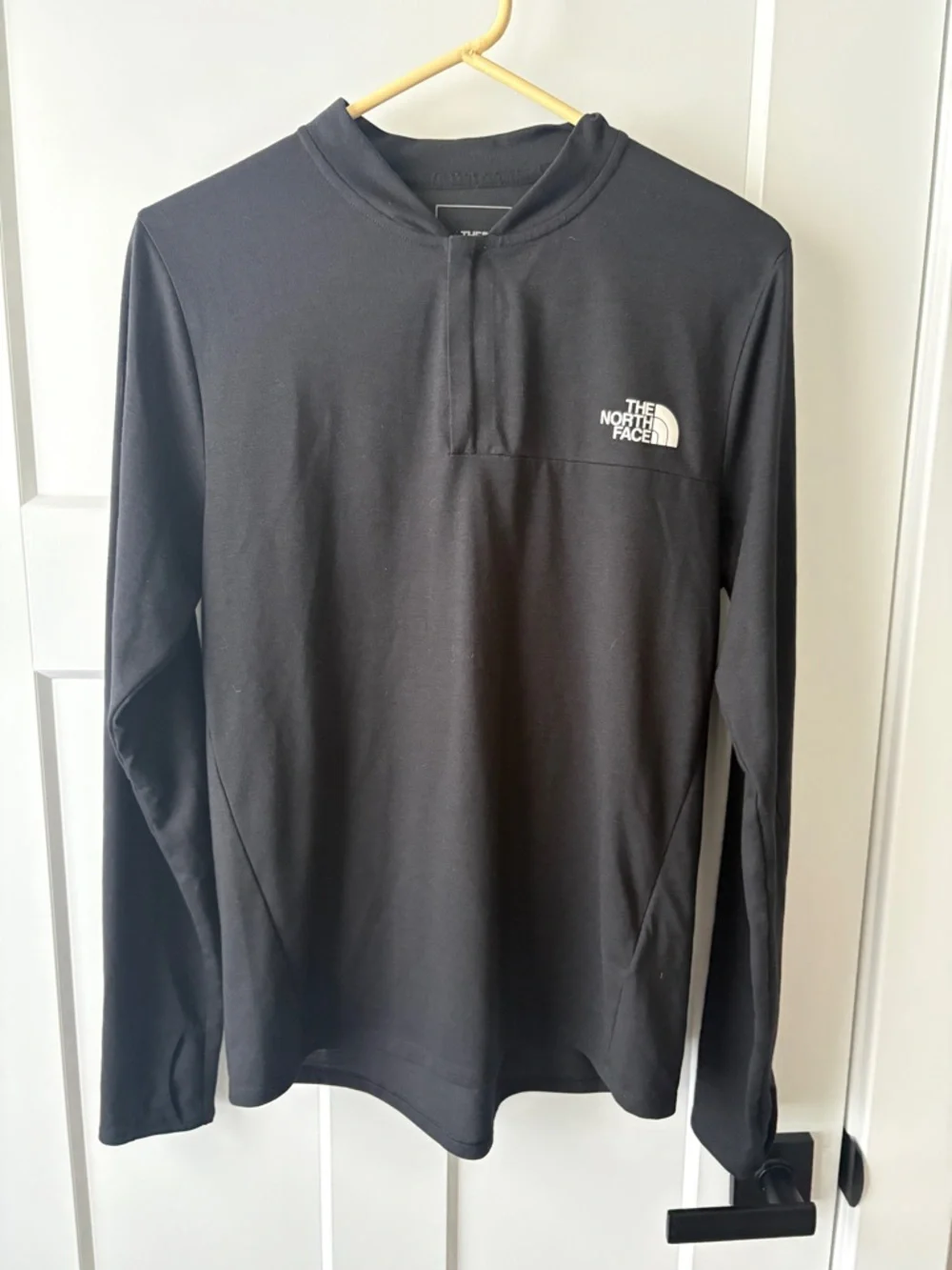 The North Face lightweight black long sleeve quarter zip shirt Men’s Small